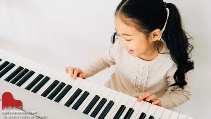 con bạn nhạy cảm tinh tế đối với các loại âm thanh