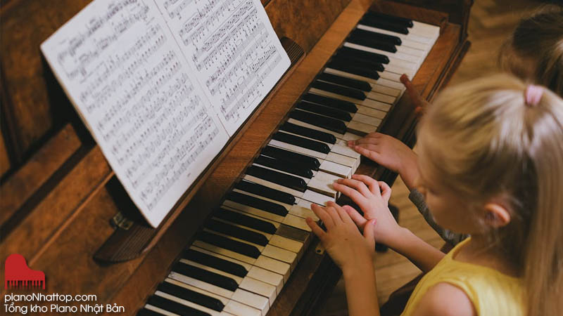 học đàn piano nhật bản từ sớm giúp bé có tình cảm phong phú