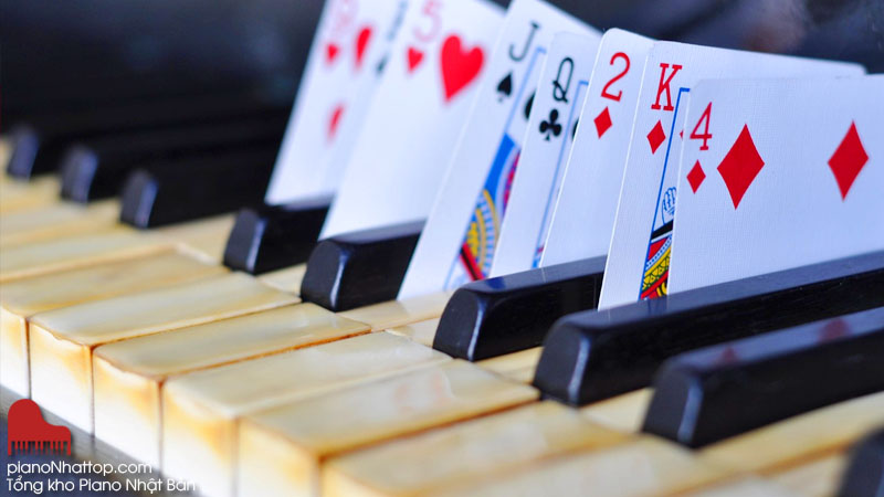 phân biệt phím đàn Piano cơ và Piano điện khi nhấn phím