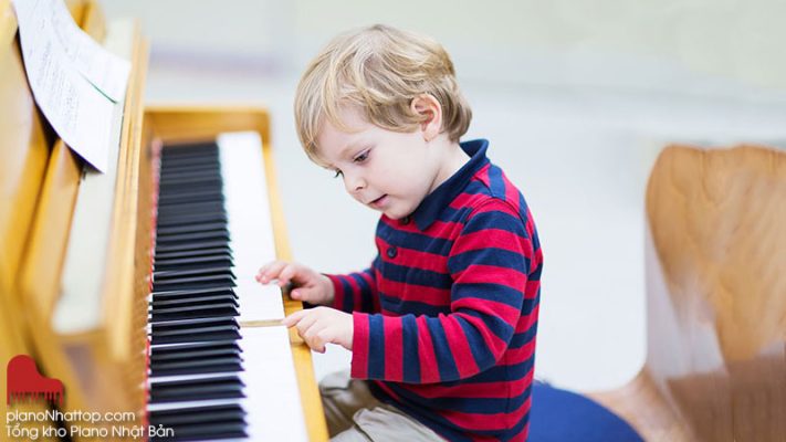 Học đàn piano tạo sự tự tin cho trẻ nhỏ